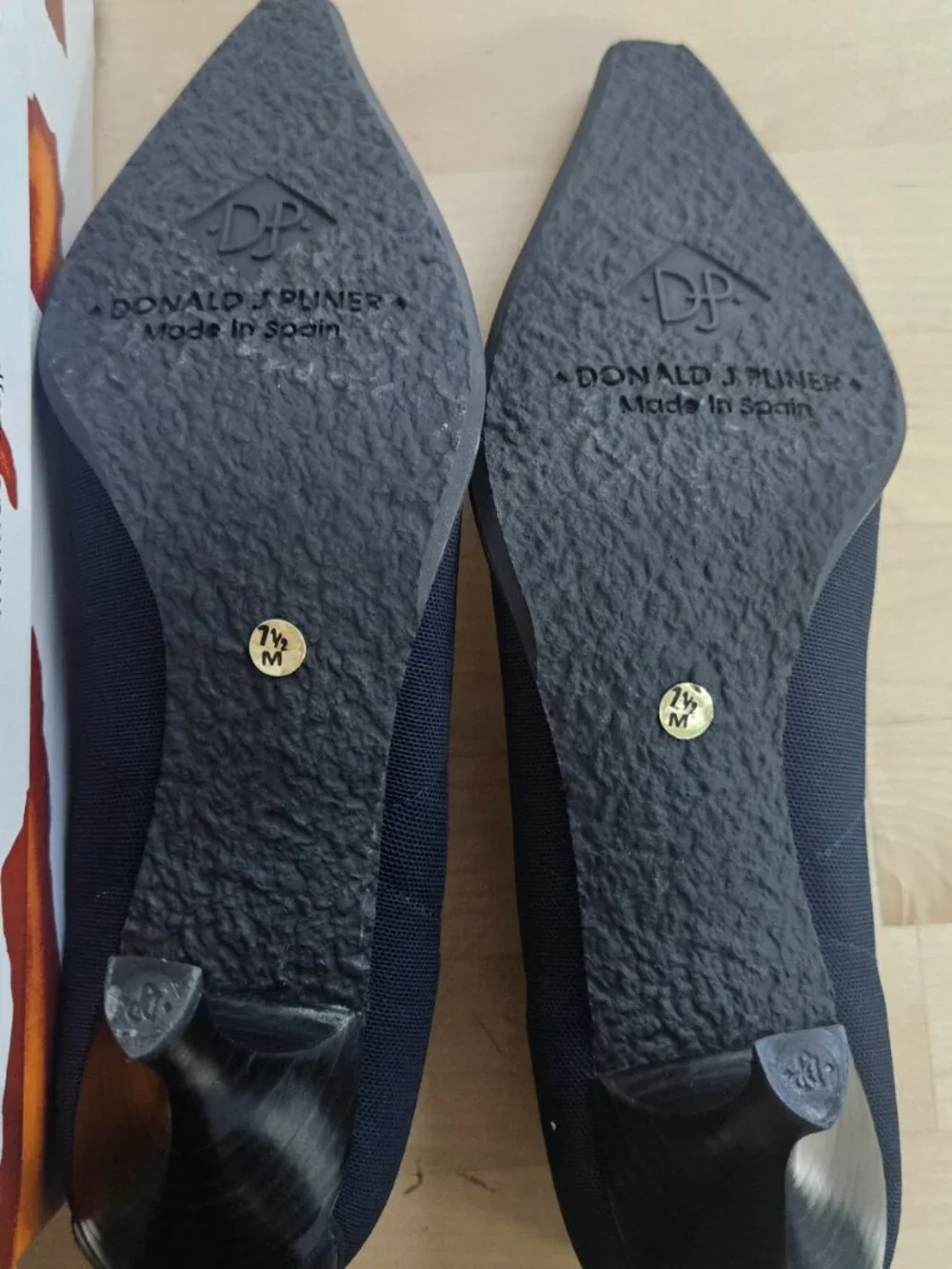 Donald J Pliner Navy Mesh Elastic Pumps Size 7.5 NWT Box Dust Bag Orig. $210